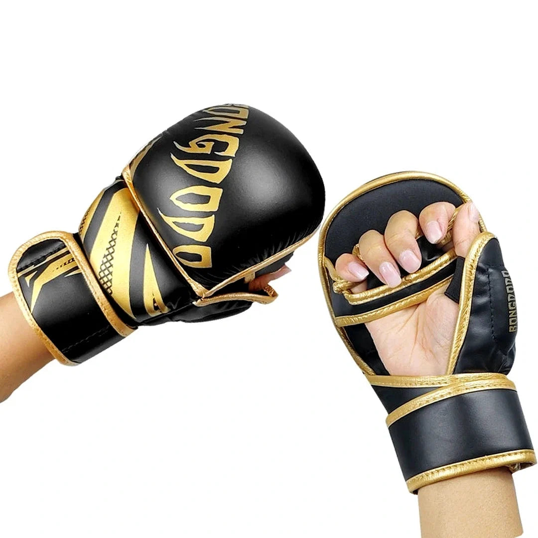 Luva MMA Meia Mão Endurafit preto dourado em uso no treino