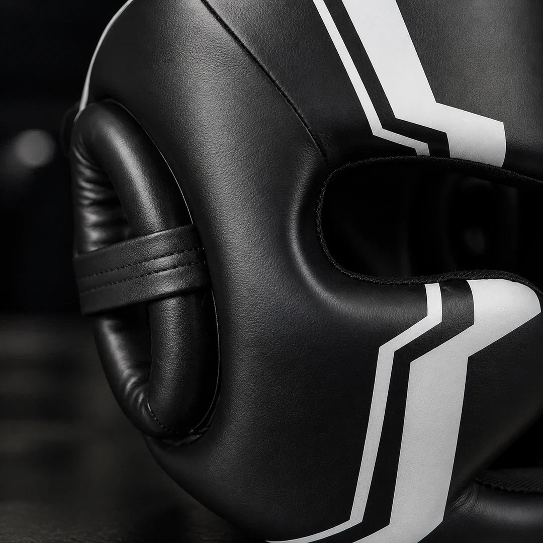 Detalhe lateral do Capacete de Proteção Endurafit mostrando proteção de orelha, costura e textura