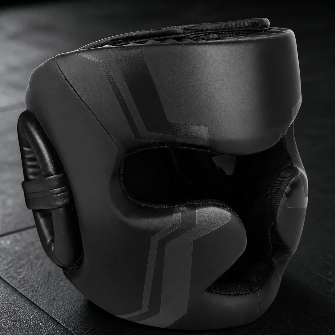 Capacete de Proteção Endurafit preto com detalhe de acolchoamento superior e proteção facial